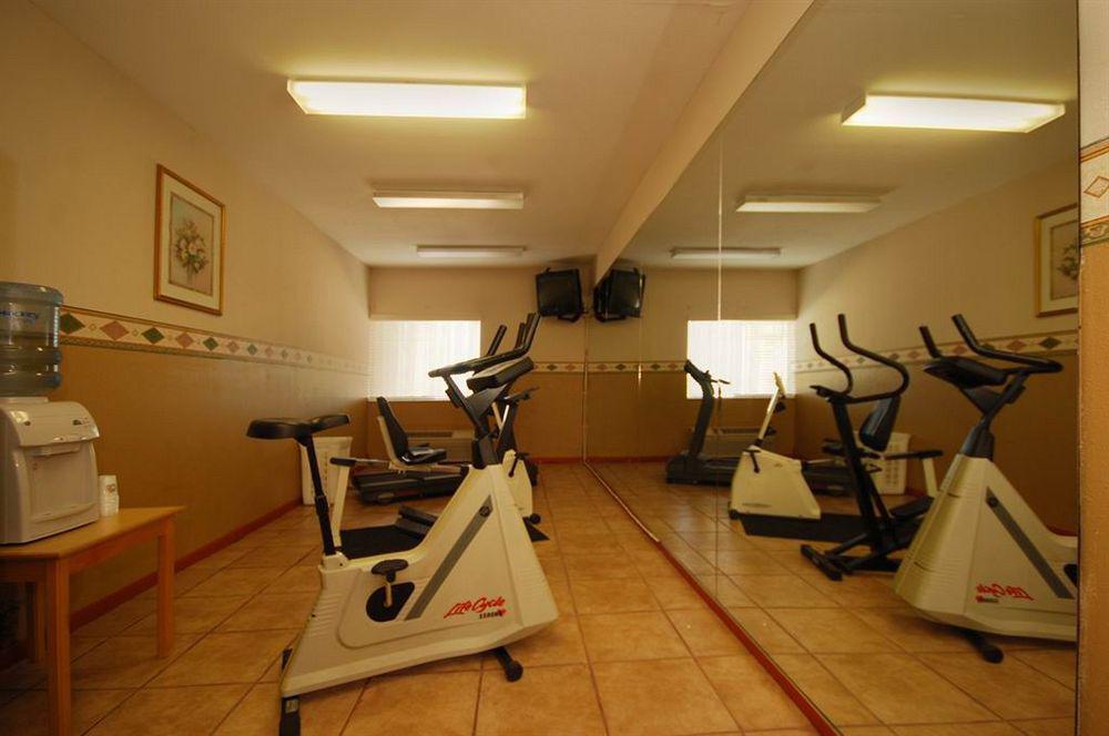 Surestay Plus Hotel By Best Western Topeka Instalações foto